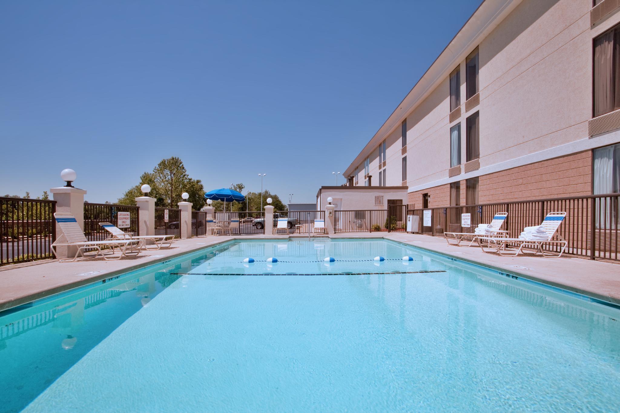 Holiday Inn Express Danville By Ihg Εξωτερικό φωτογραφία